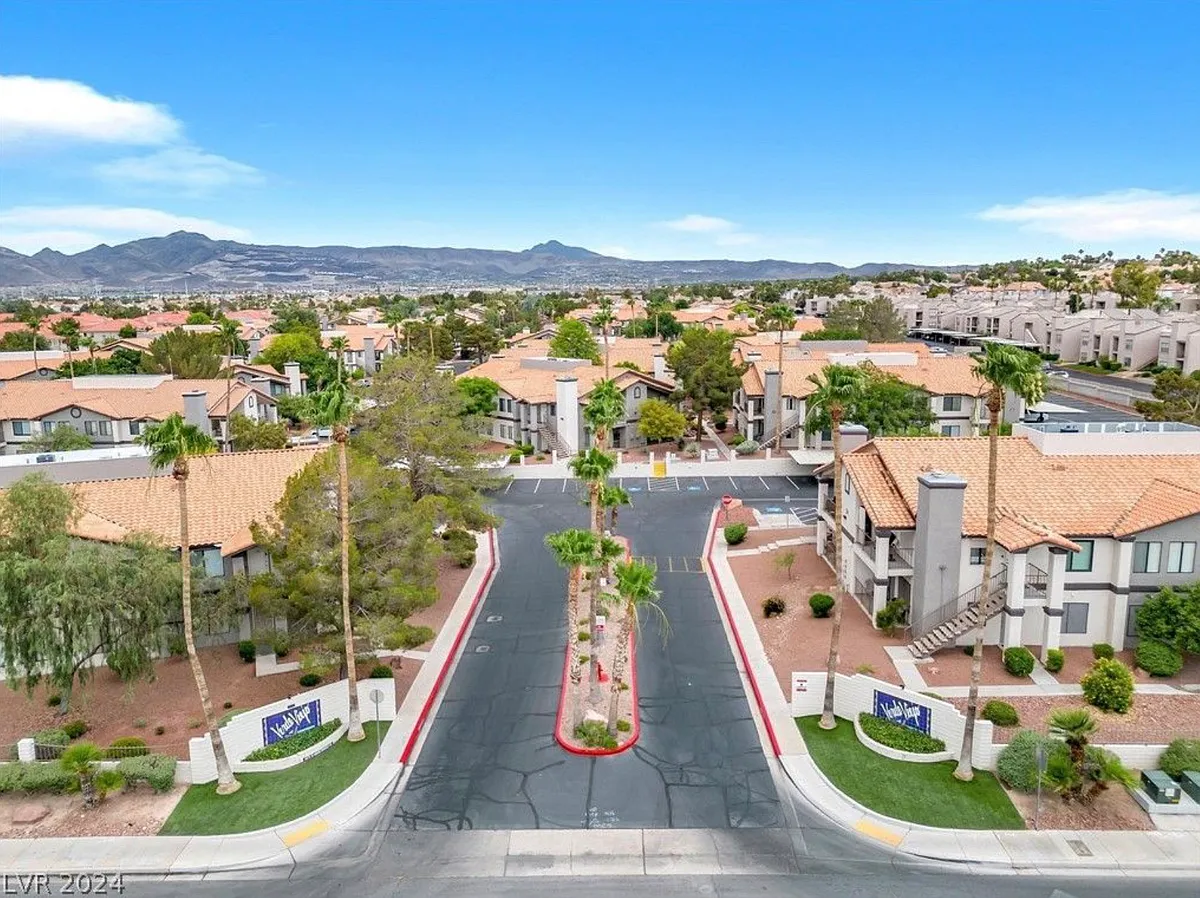 Building Photo - 1575 W Warm Springs Rd #11