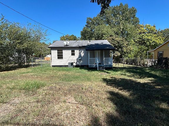 2nd image of 207 Roosevelt Rd