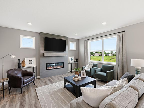 3rd image of 1006 E Meadowsweet Dr