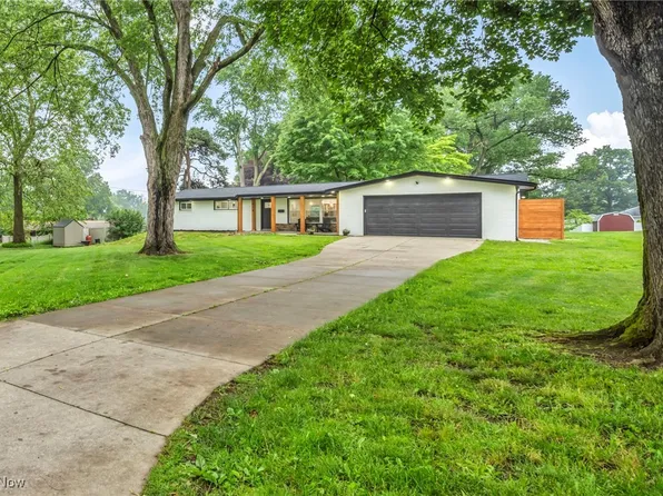 914 7th St NE, North Canton, OH 44720