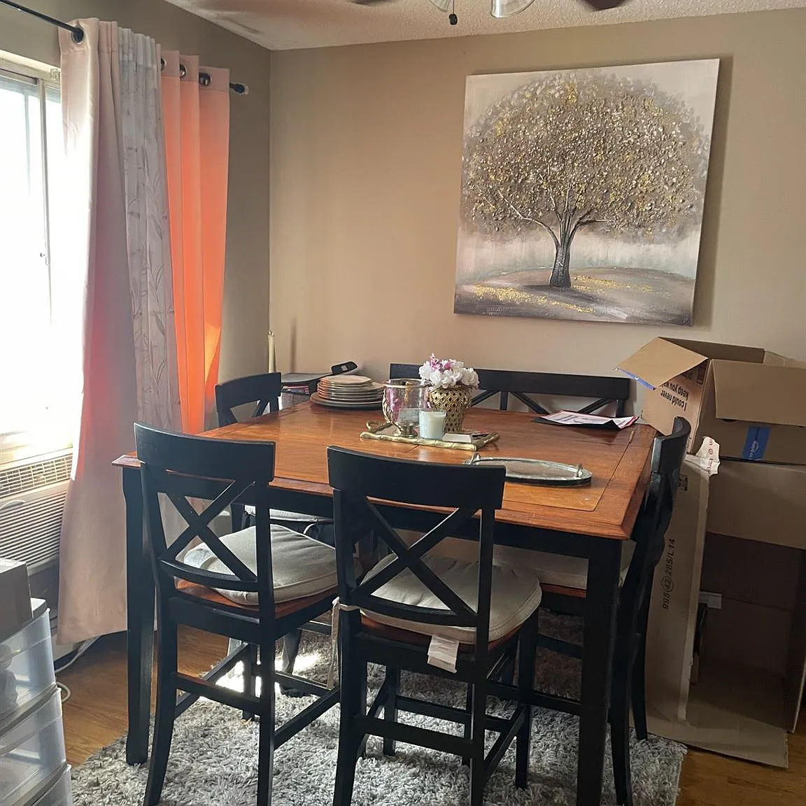 3 bed, 1.0 bath, 1118 sqft, $3,200 — Photo 3