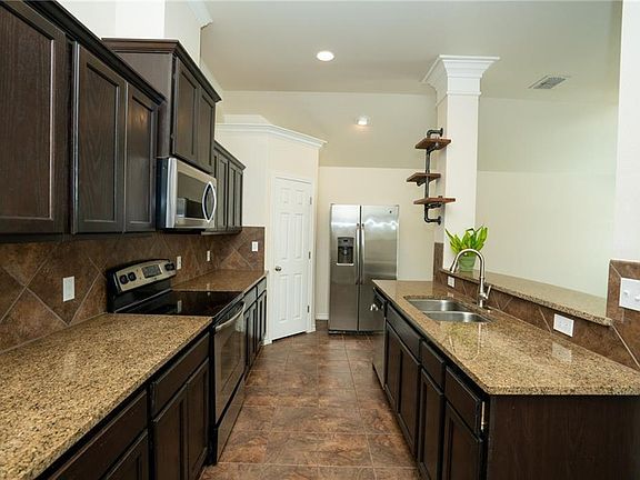 4th image of 2917 Masterson Dr