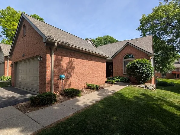 1032 Rosewood Ct, Brighton, MI 48116