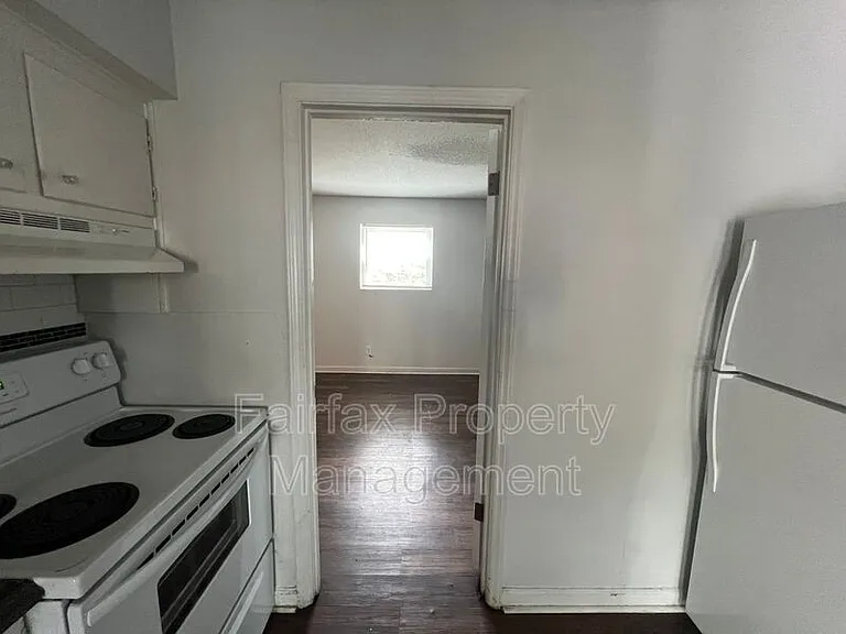 1011 Burke St #3 — Photo 7