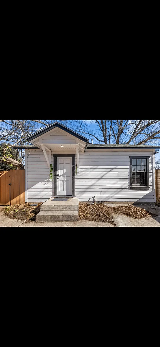 Building Photo - 2807 Breeze Ter #B