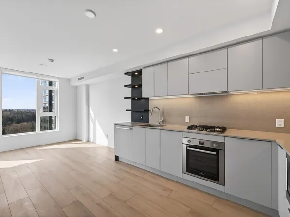 311 Alderson Ave #1407, Coquitlam, BC V3K 1W2