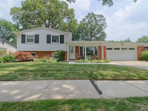 1789 Boxford St, Trenton, MI 48183