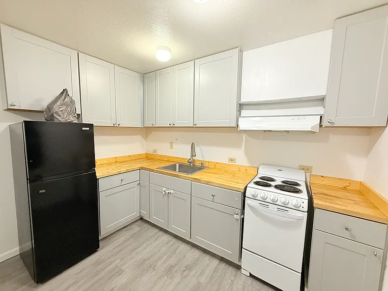 115 2nd St W #9 — Photo 3