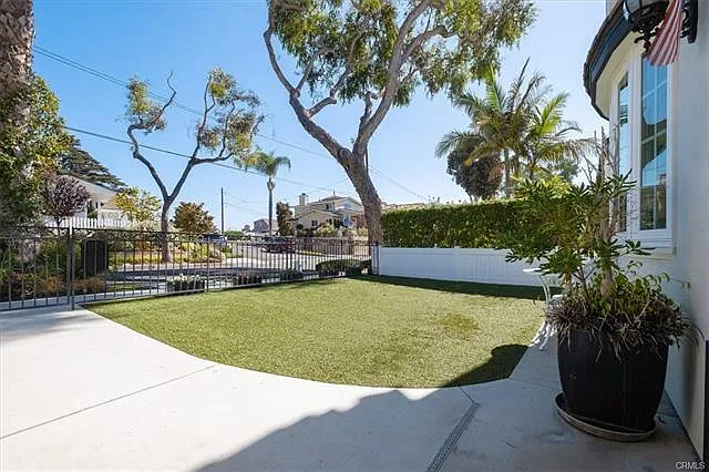 613 Poppy Ave — Photo 2