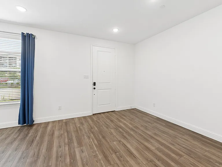 4532 Tripp St — Photo 10