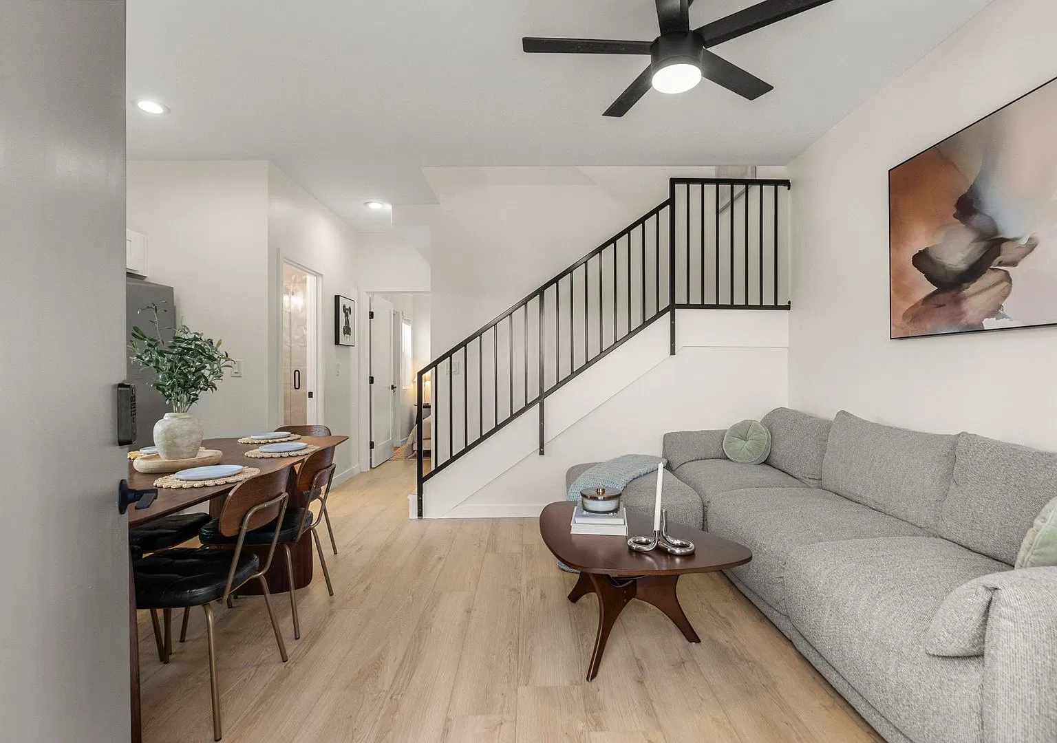 Spacious 4 Bed / 3 Bath Next to SDSU with Shared Backyard Retreat — Photo 4