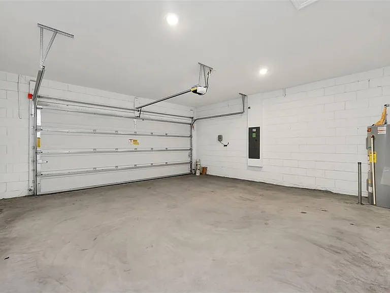 243 Hayley St — Photo 25