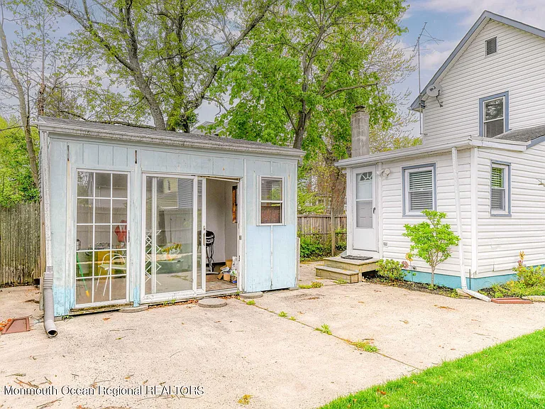819 Dunlewy St — Photo 36