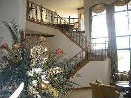 4th image of 10525 Versailles Blvd