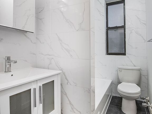 5th image of 341 W 45th St APT 401