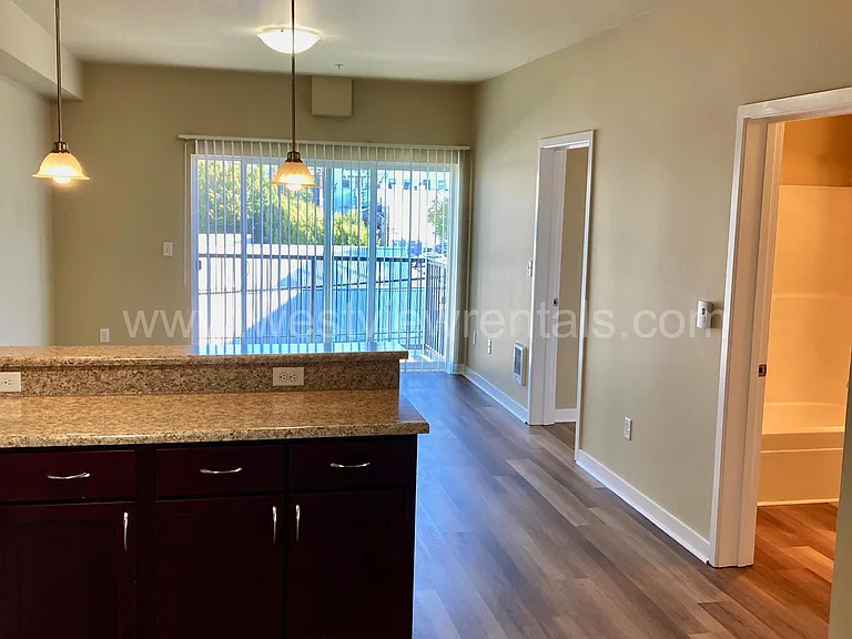 200 E Maple St — Photo 434