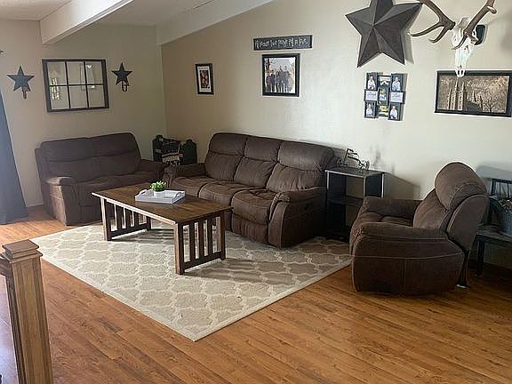 4th image of 1029 Laredo Dr
