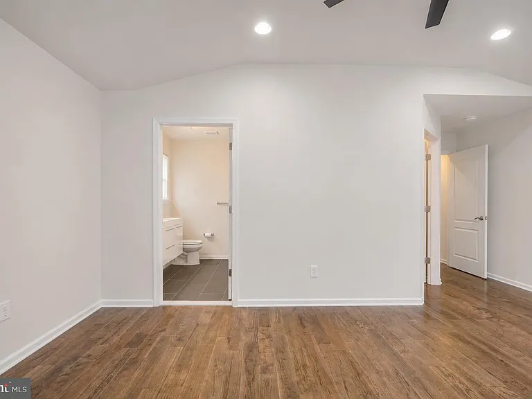 4 Regency Ct — Photo 38