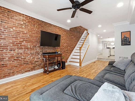 2nd image of 333 S Clinton St