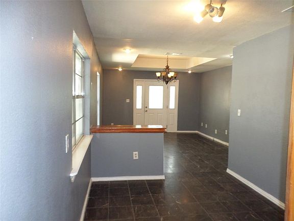 5th image of 2105 Wagner Ave
