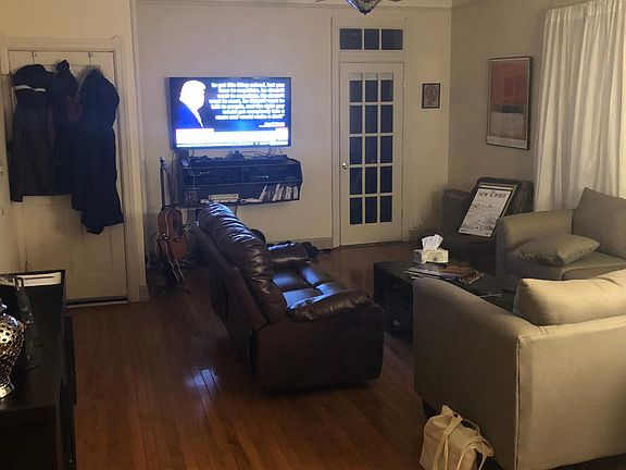 Living Room / Dining Room (1/2)