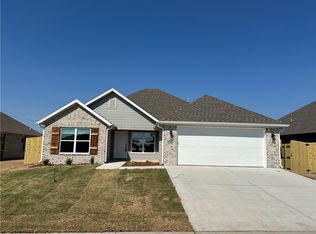 310 Palm St, Centerton, AR 72713