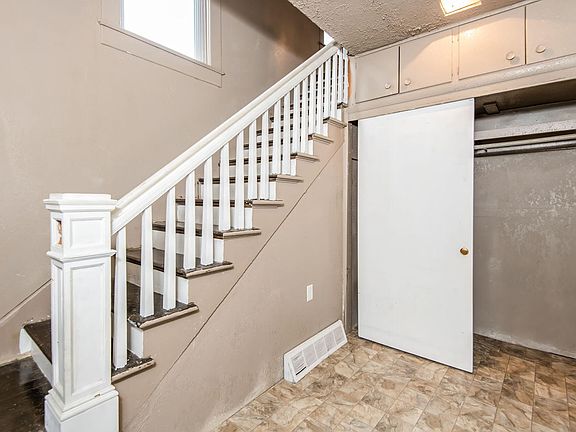 4th image of 206 E Huron St