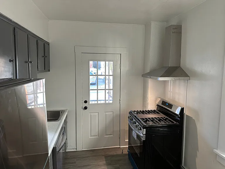 2832 Clermont Ave #1-2-4 — Photo 2