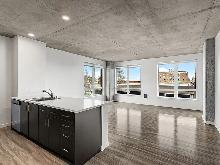 Stadium Apartments — Photo 48