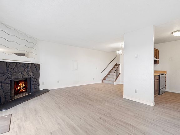 3rd image of 530 Mill Ave S APT 2