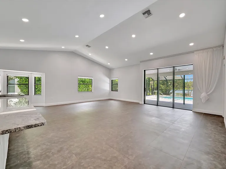 6044 Marella Dr — Photo 16