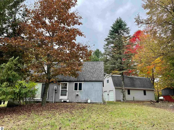 9180 Sunset Hill Rd, Central Lake, MI 49622