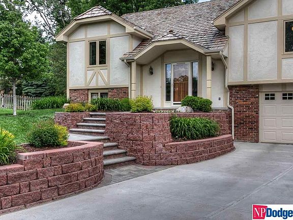 2nd image of 16205 Oak Cir