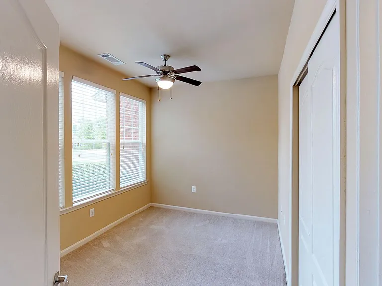 Signal Hill Apartment Homes — Photo 98
