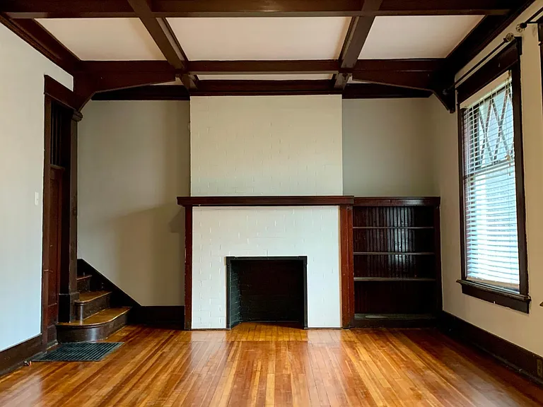 1336 W Jefferson Blvd — Photo 5