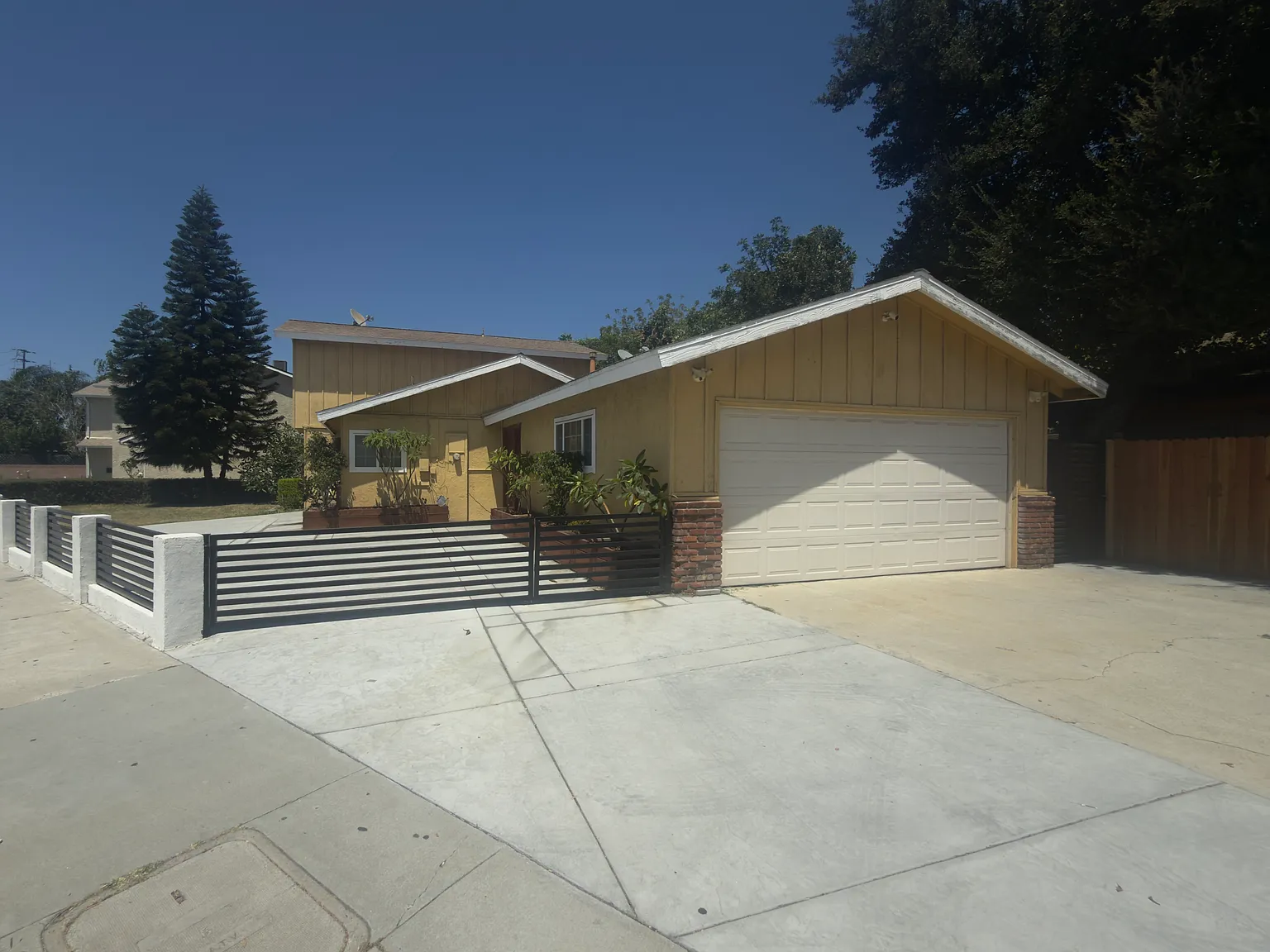 Bellflower Blvd, Downey — Photo 2