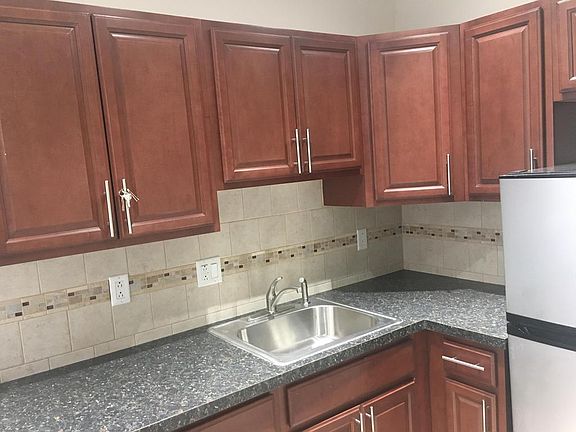 3rd image of 150 W Washington Ln #2A