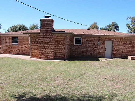 5th image of 1112 N Carol Ln