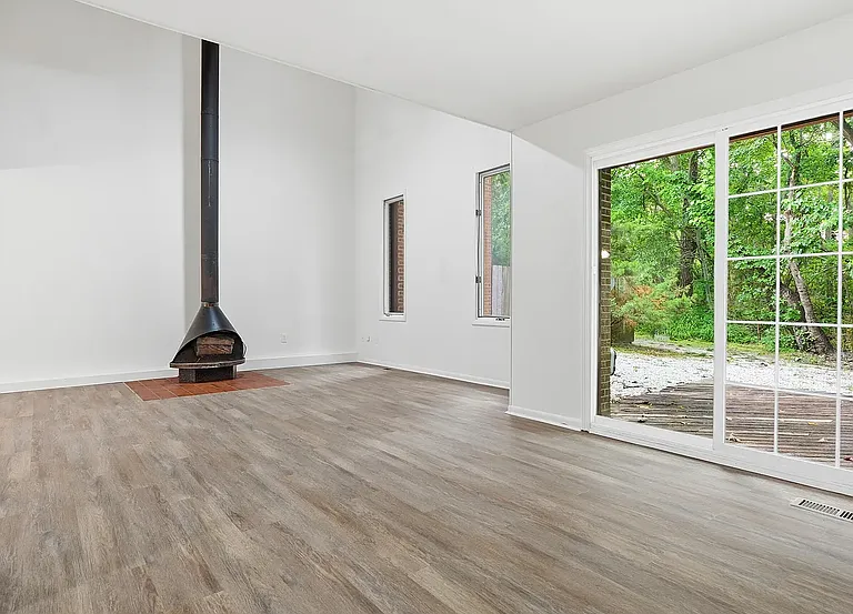 307 Cutty Ct — Photo 8