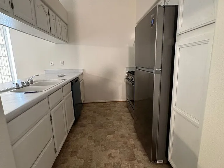 1344 Park Ln — Photo 4