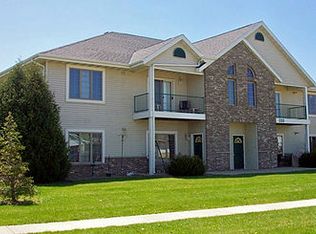 570 W Blackhawk Dr #4, Fort Atkinson, WI 53538