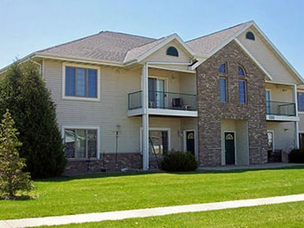 570 W Blackhawk Dr #4, Fort Atkinson, WI 53538