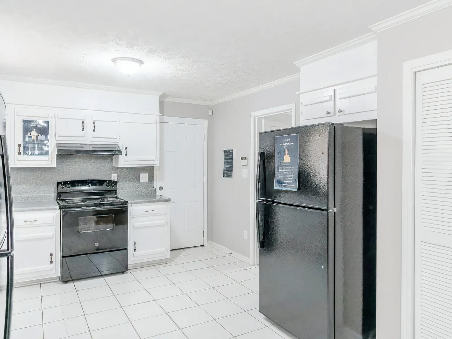 4 bed, 3.0 bath, 2342 sqft, $698 — Photo 4