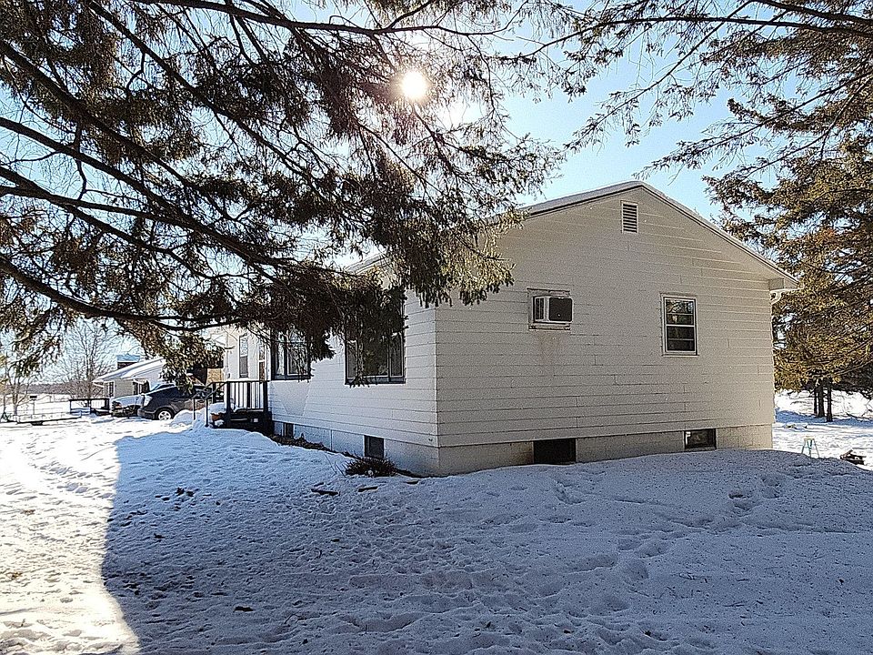 2nd image of 806 E Lake Victoria Rd SE