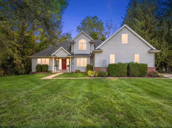 575 Lakes Edge Dr, Oxford, MI 48371