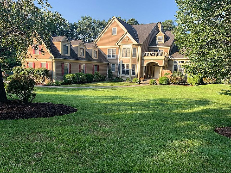 2nd image of 28 Derby Ln