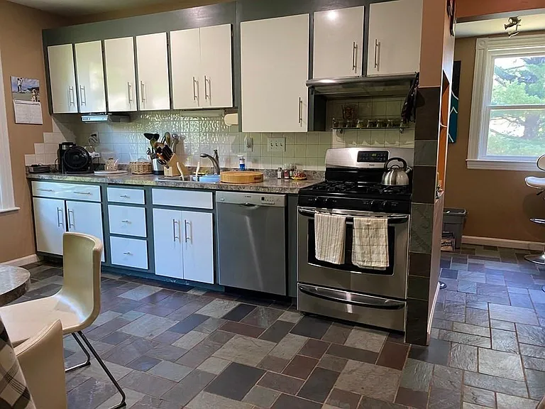 24 Lawrence St #24 — Photo 4