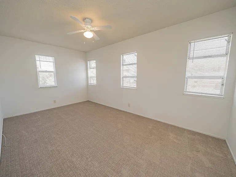 1467 Russell Street — Photo 7