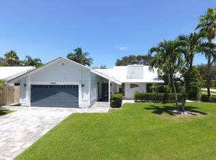 19 Pine Hill Trl E, Tequesta, FL 33469