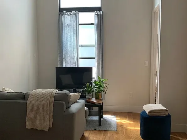 372 Kosciuszko Street image 1 of 18